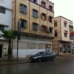 محل تجاري خام في شارع مروج بشكل جيد