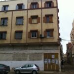 محل تجاري خام في شارع مروج بشكل جيد