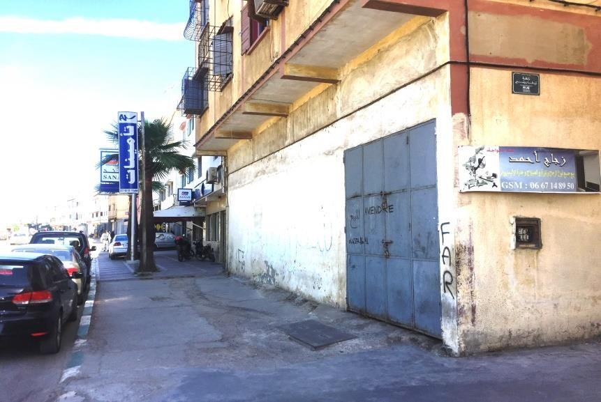 محل تجاري خام في شارع مروج بشكل جيد