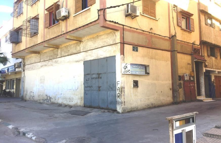 محل تجاري خام في شارع مروج بشكل جيد