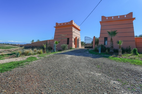 فندق 4 نجوم 68 مفتاحا / زاوية بن ساسي/ مراكش