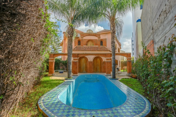 بقعة أرضية للبيع / شارع الأبطال / الدار البيضاء