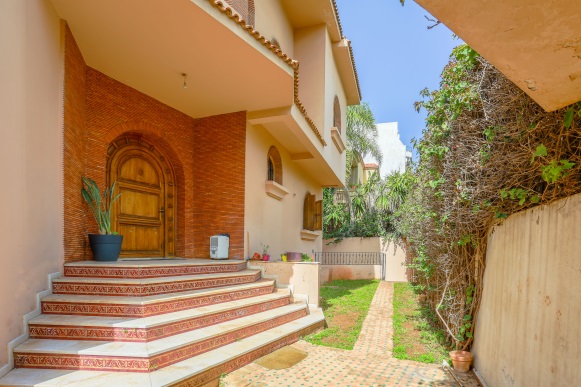 بقعة أرضية للبيع / شارع الأبطال / الدار البيضاء