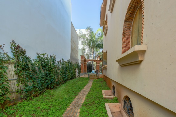 بقعة أرضية للبيع / شارع الأبطال / الدار البيضاء