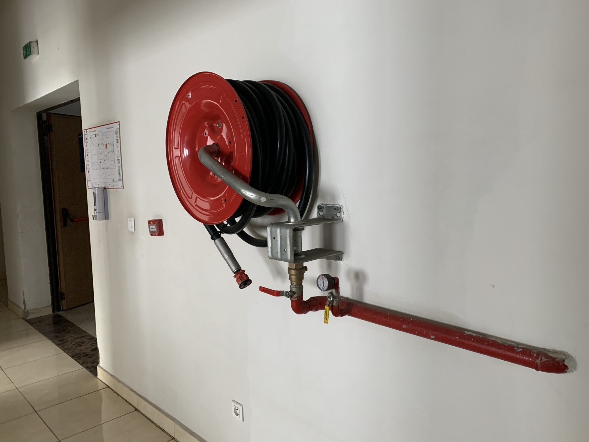 Immeuble dans la zone industrielle de la CFCIM / Bouskoura