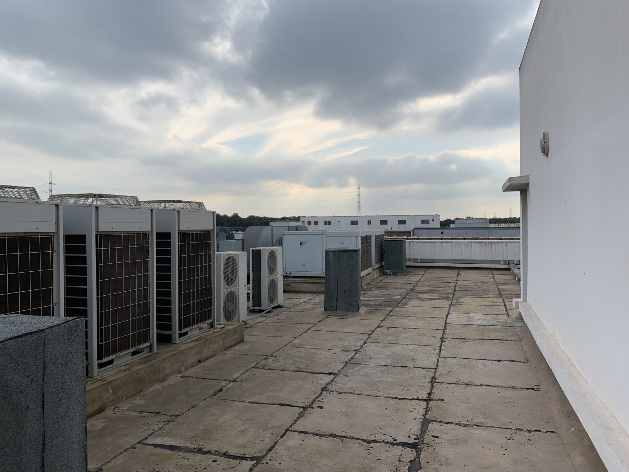 Immeuble dans la zone industrielle de la CFCIM / Bouskoura