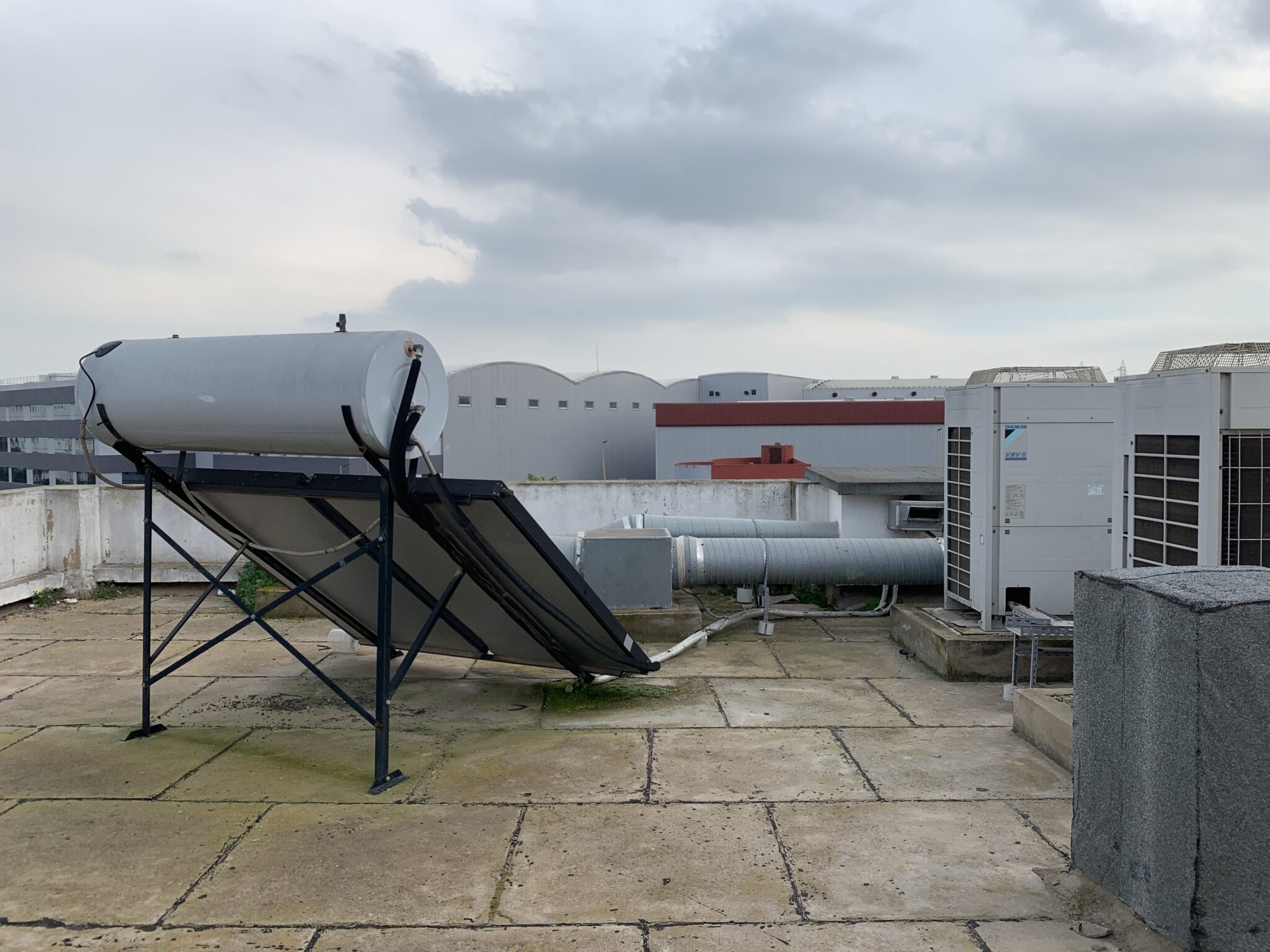 Immeuble dans la zone industrielle de la CFCIM / Bouskoura