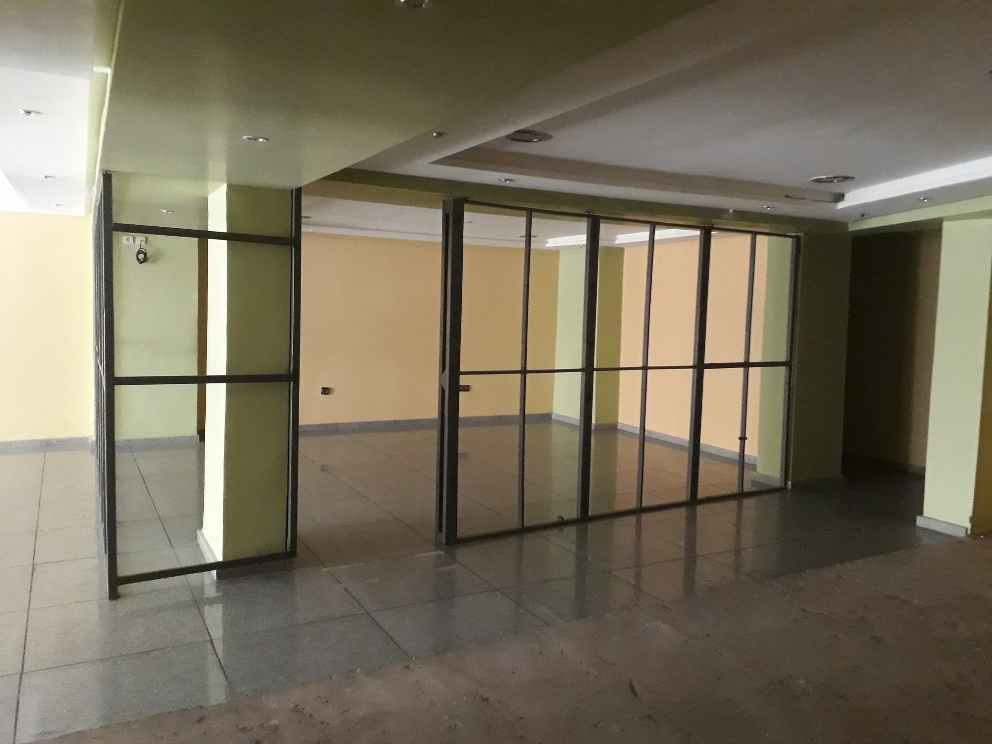 Magnifique local commercial à vendre/Quartier 02 Mars