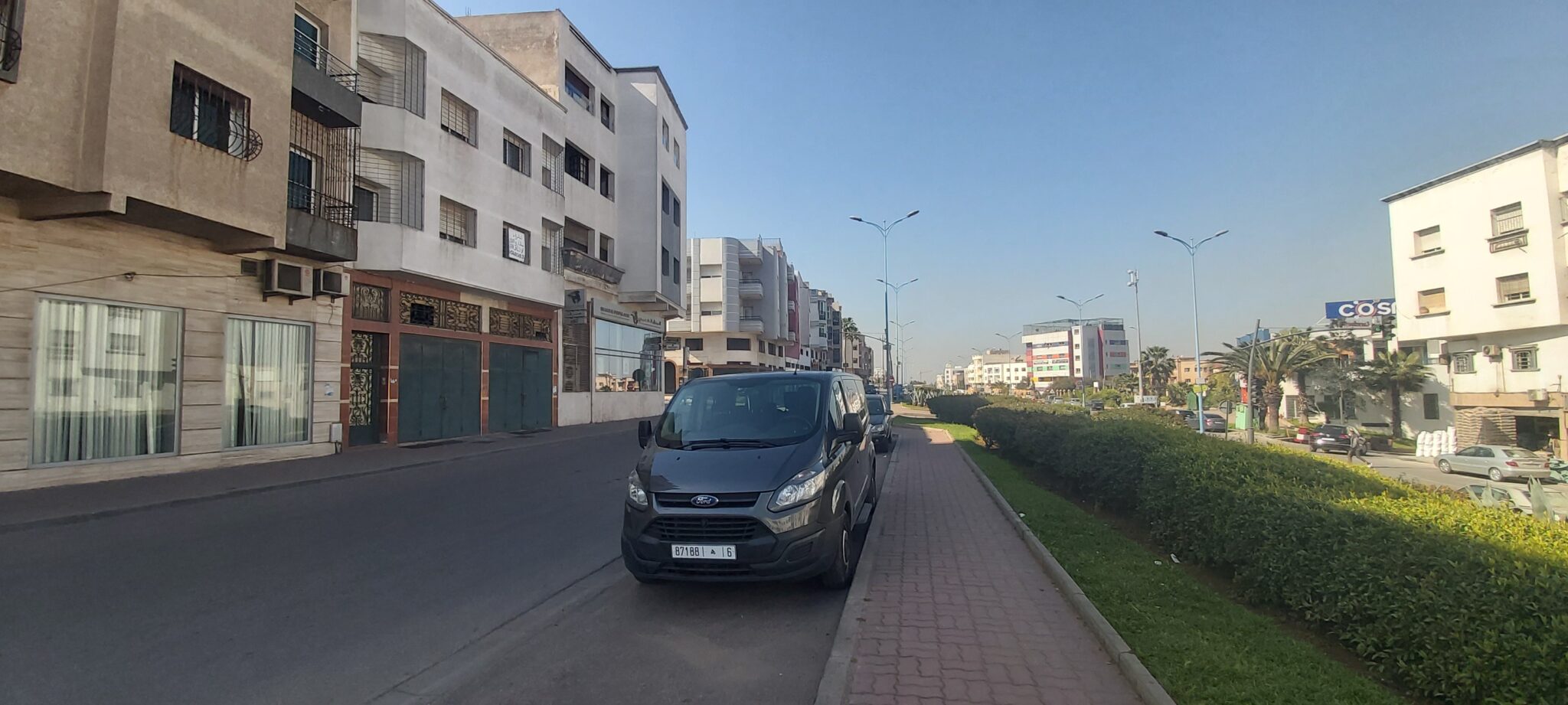 local commercial à vendre à Zoubir Oulfa de 225 mètres carrés