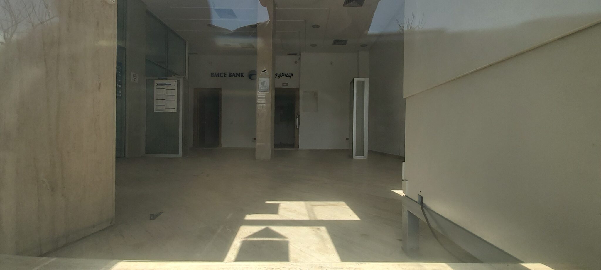 Local commercial en location avec pas de porte à vendre à boulevard Al Majd/Rabat