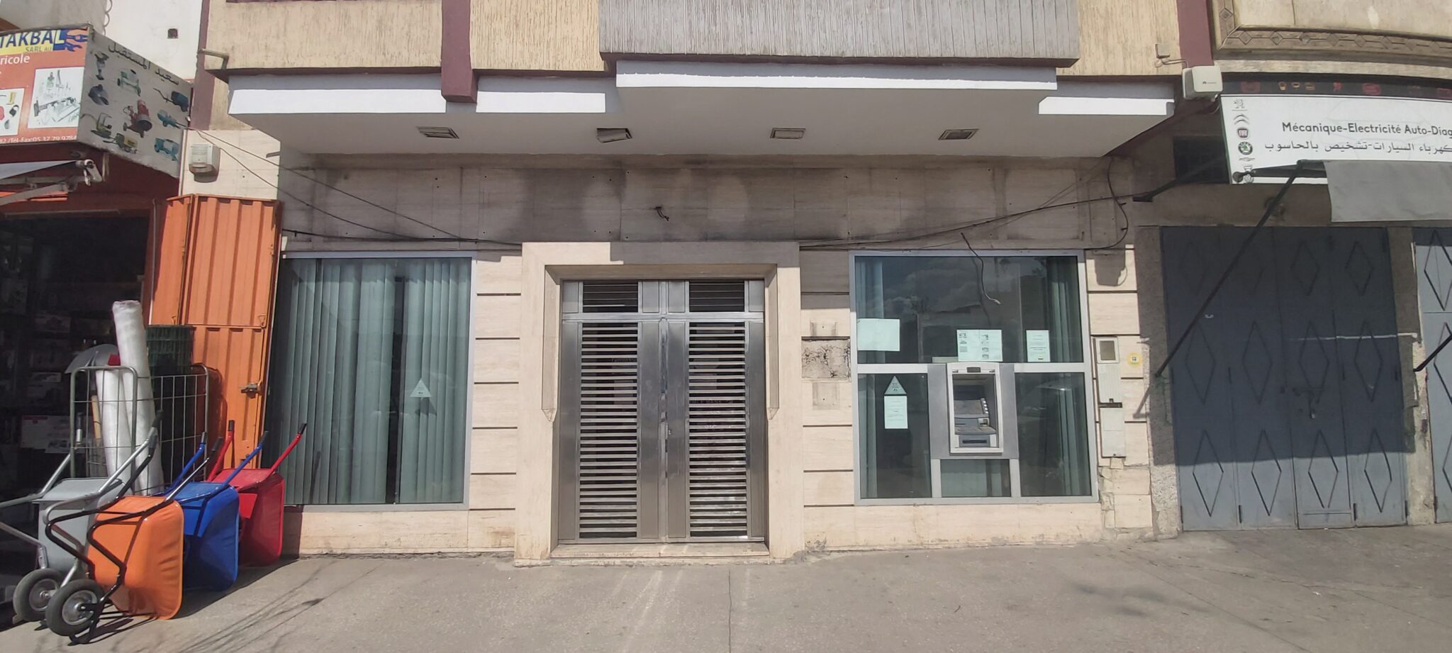 Local commercial en location avec pas de porte à vendre à boulevard Al Majd/Rabat