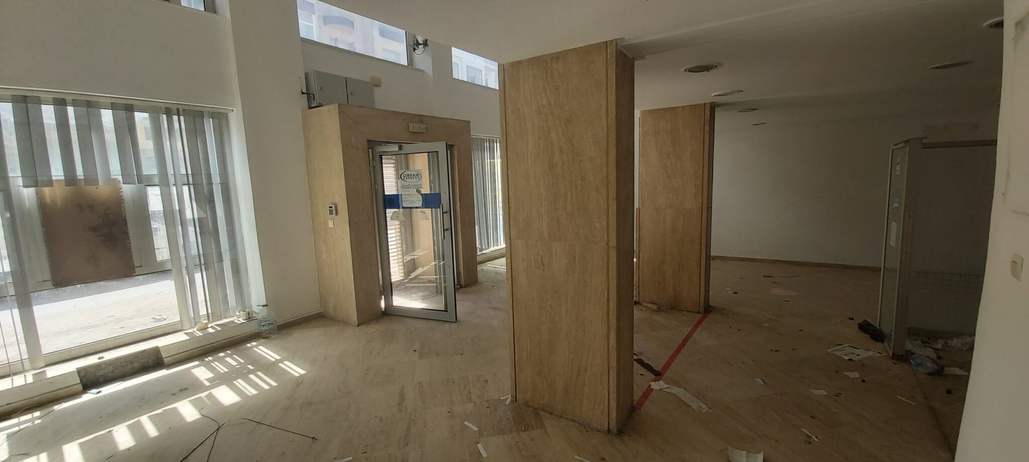 محل تجاري للبيع مع كراء خلو الرجل