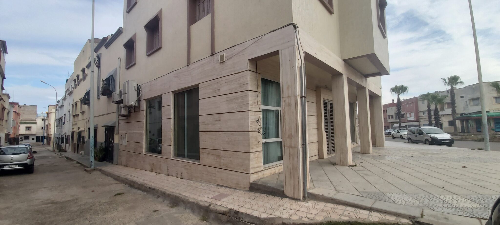 Local commercial en location avec pas de porte à vendre/EL JADIDA