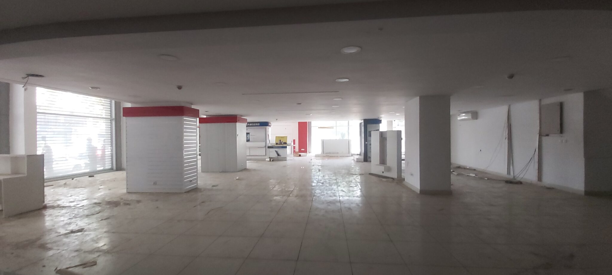 Un grand magasin en vente/Fès