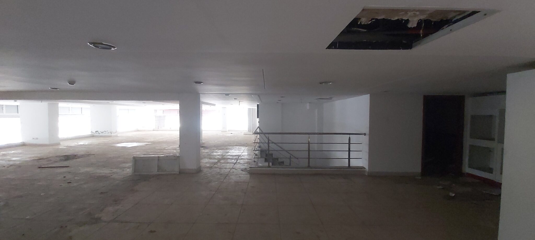 Un grand magasin en vente/Fès