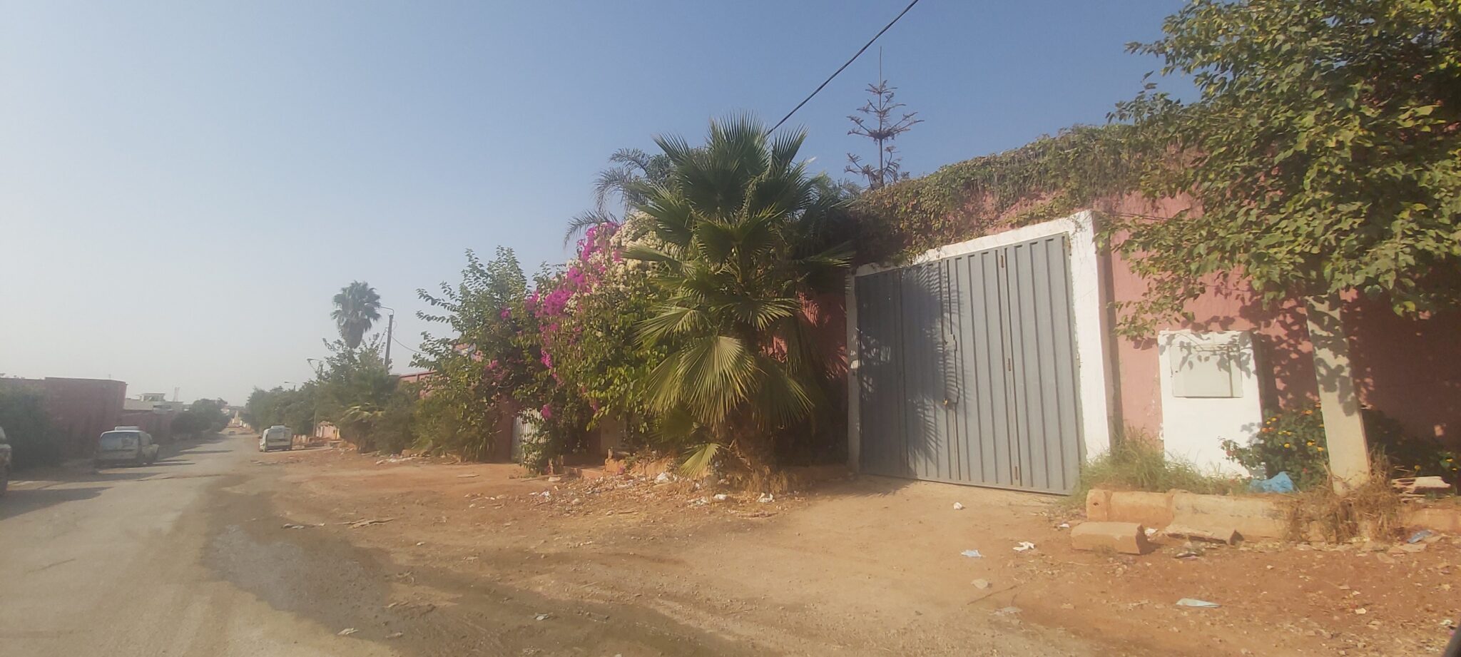 مستودع وسط المنطقة الصناعية بسيدي بوزكري