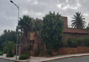 jardin d'une villa à vendre au quartier Polo en R+1 construite sur un terrain de 1179 m²