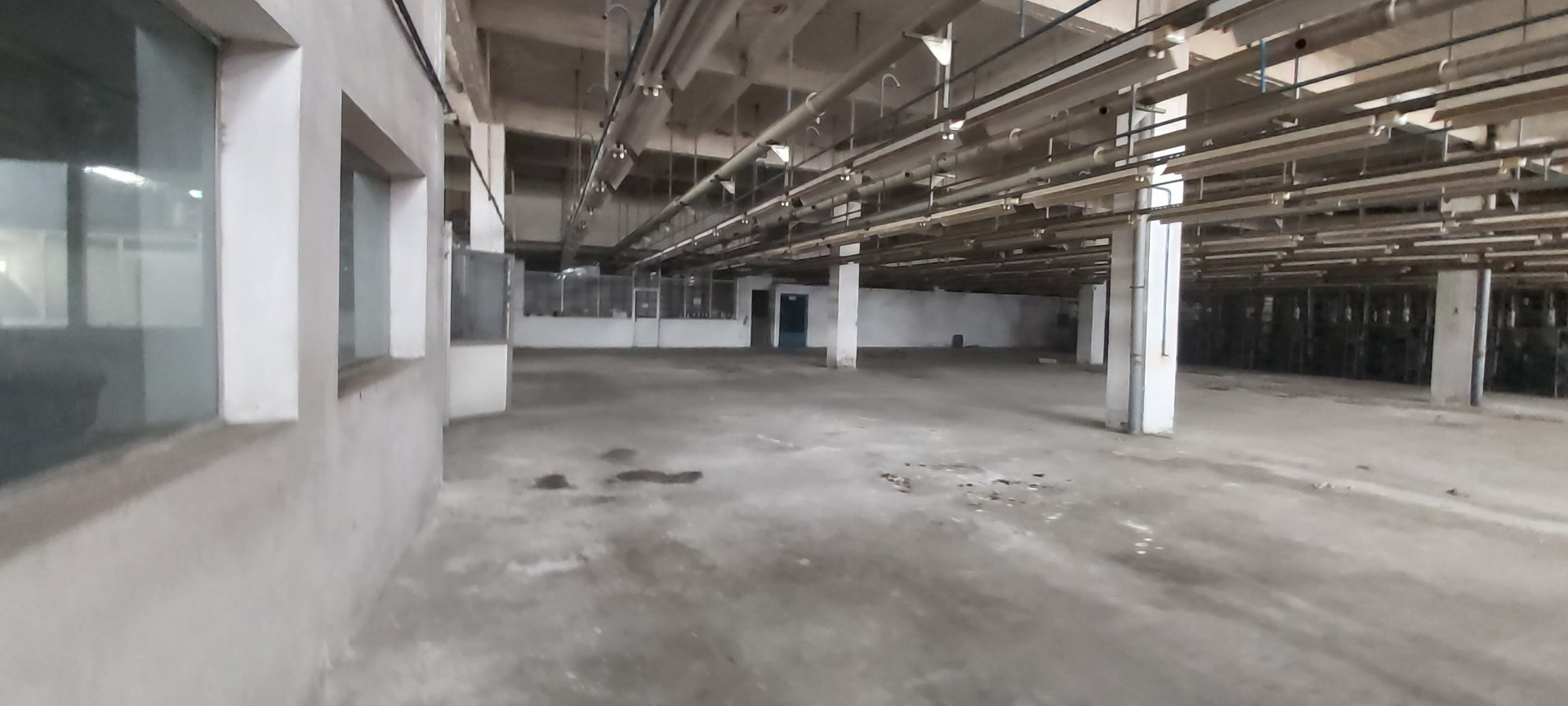 Terrain Industriel avec construction à vendre Z.I Ain Sebaa