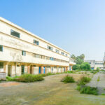 Terrain Industriel avec construction à vendre Z.I Ain Sebaa