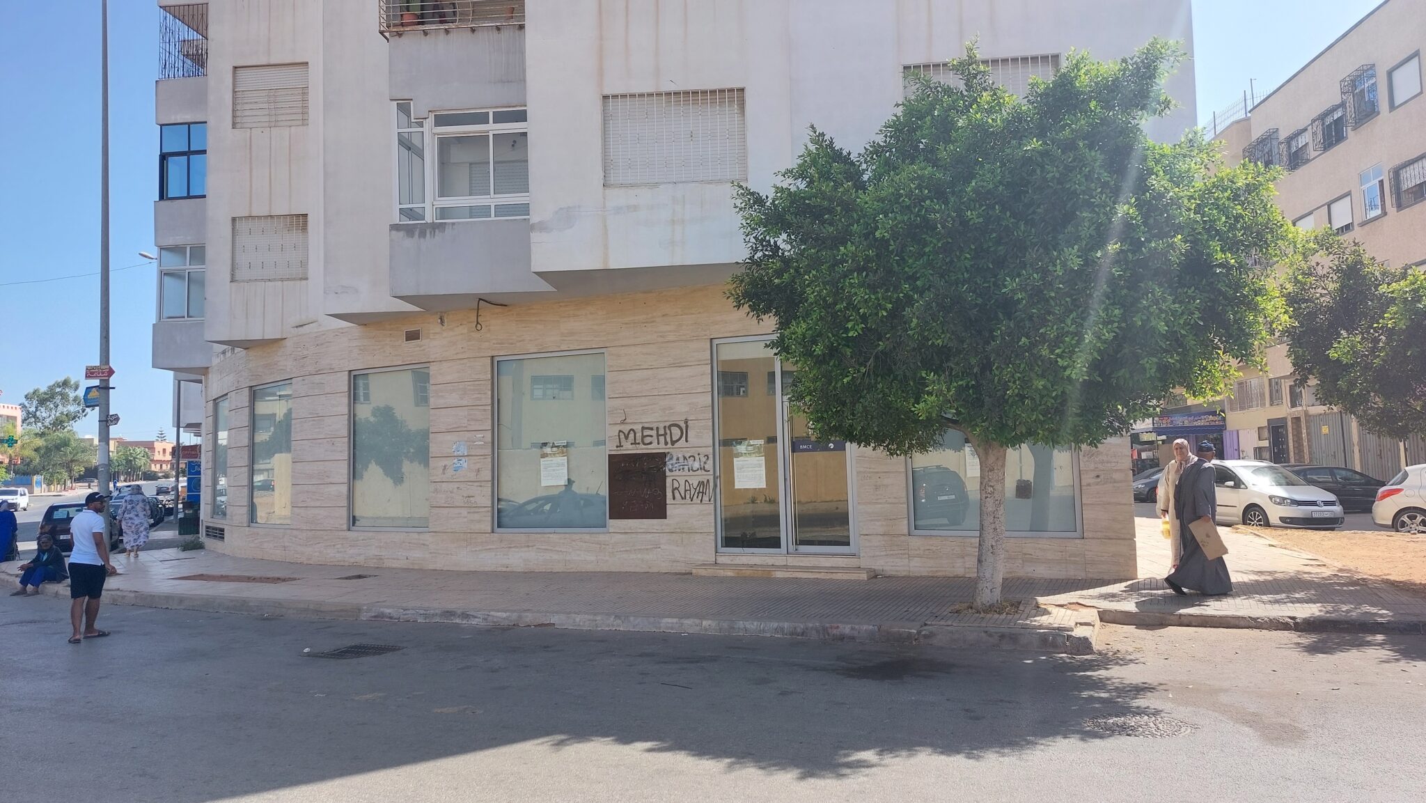 Local commercial aménagé à vendre a Attacharouk Casablanca