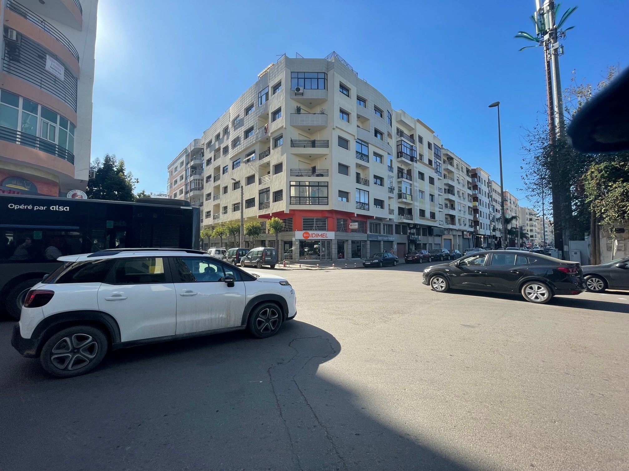 LOCAL COMMERCIAL A LOUER A 2 MARS CASABLANCA