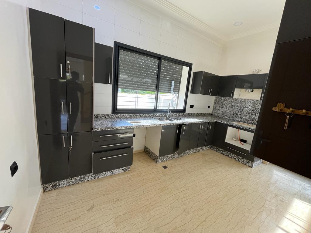 Villa à vendre à Route d’immouzer – Fès