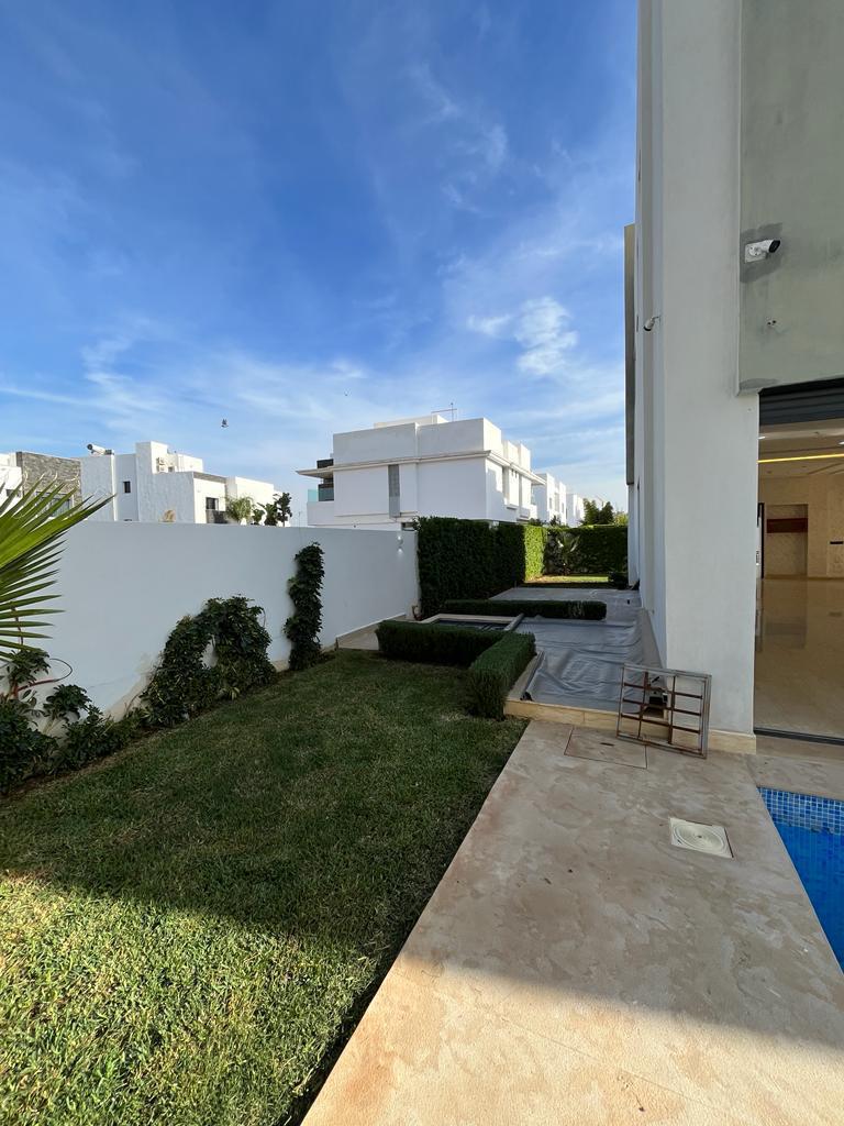 Villa à vendre à Route d’immouzer – Fès